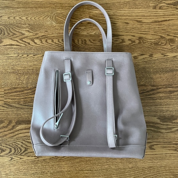 Matt & Nat | Vegan Leather Purse turns into Backpack - Picture 2 of 7